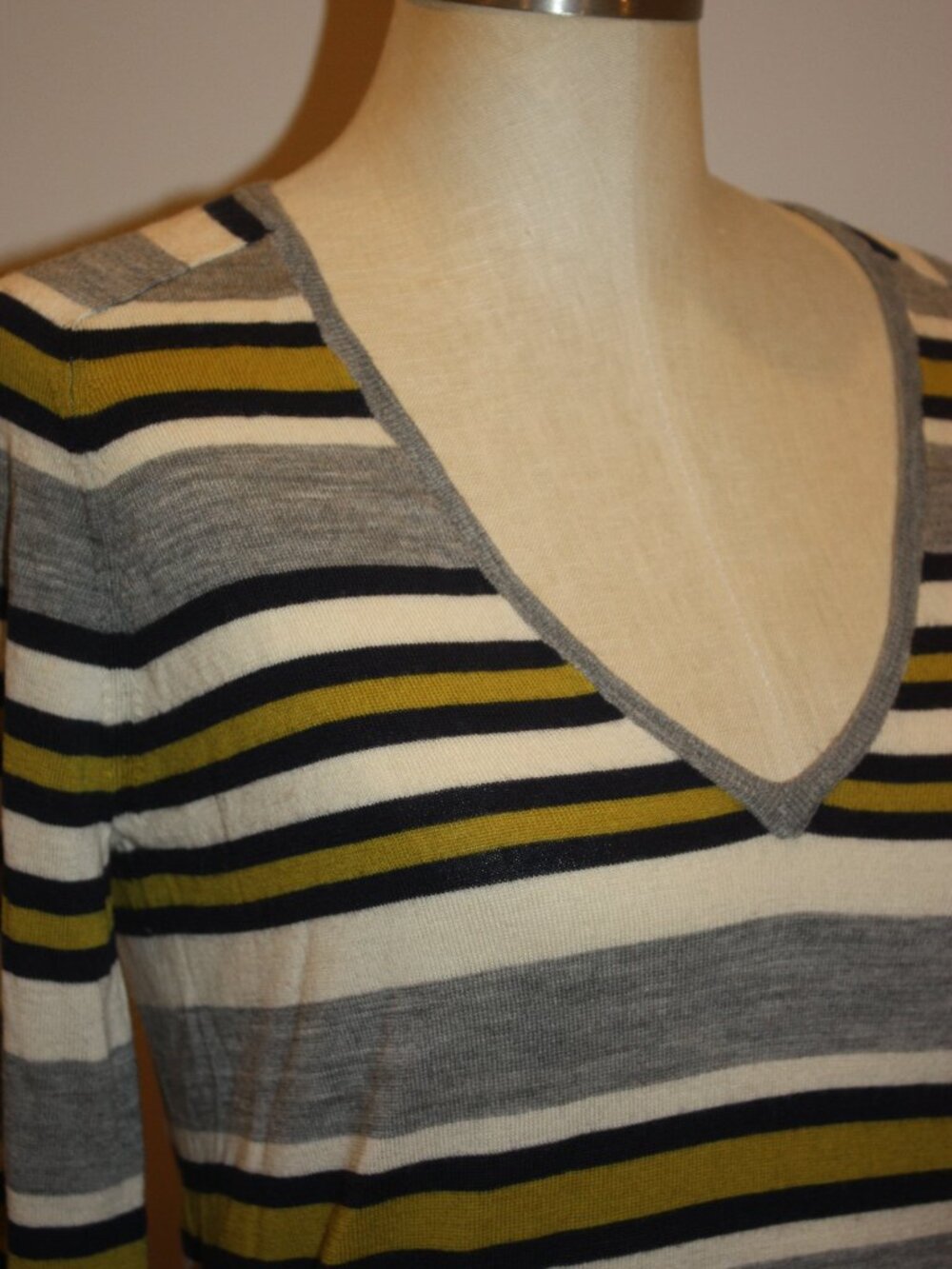 NWT J.CREW STRIPED MULTICOLOR V-NECK KNITTED LIGHTWEIGHT SWEATER - SMALL 4